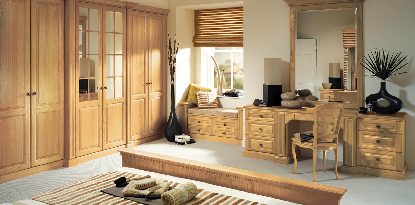 shades-of-oak-bedroom-furniture-in-natural-oak-strachan